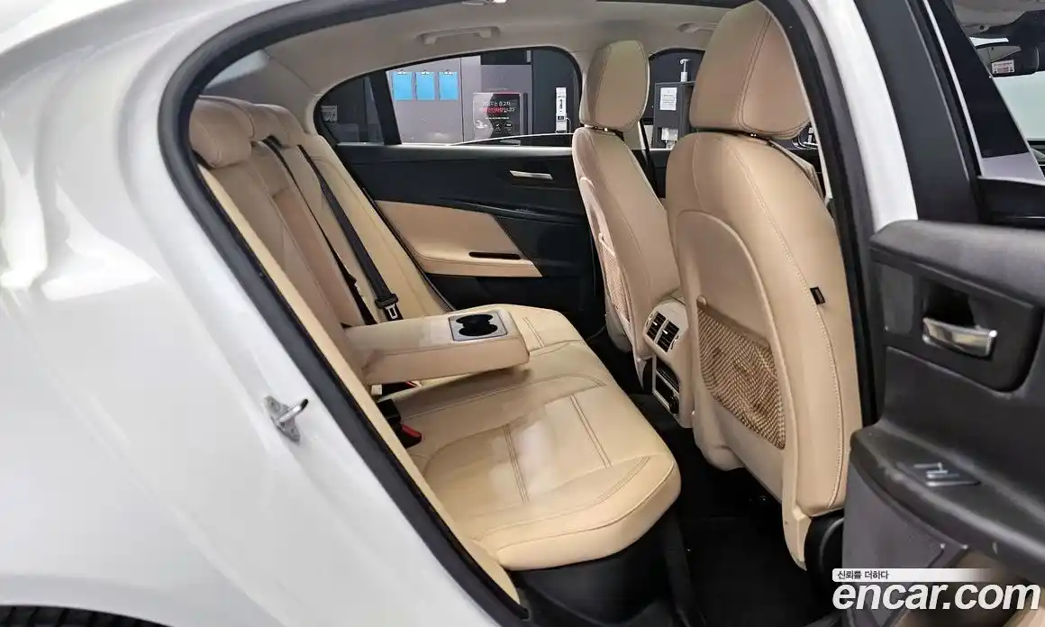 Jaguar XE 2017 2.0 гидро в Москве № 256088, фото 12