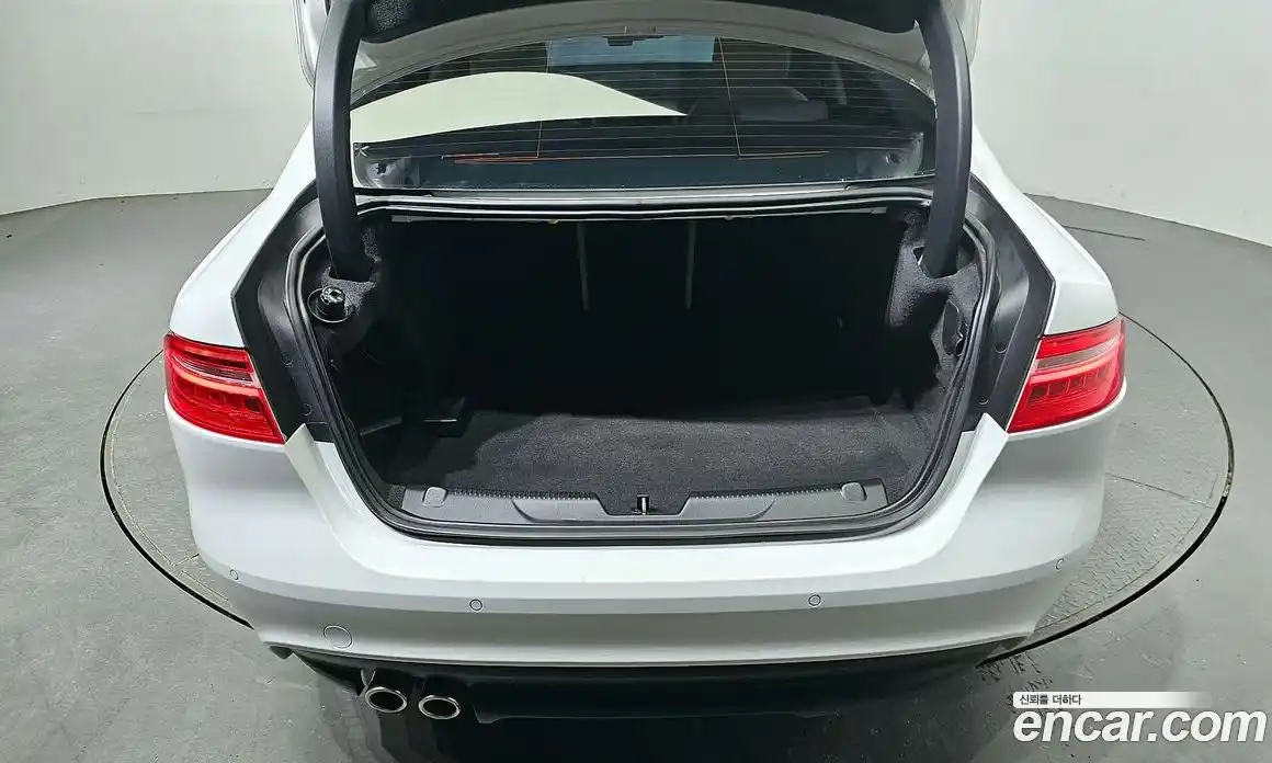 Jaguar XE 2017 2.0 гидро в Москве № 256088, фото 20