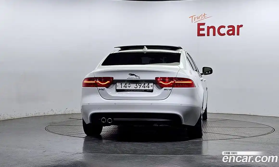 Jaguar XE 2017 2.0 гидро в Москве № 256088, фото 4