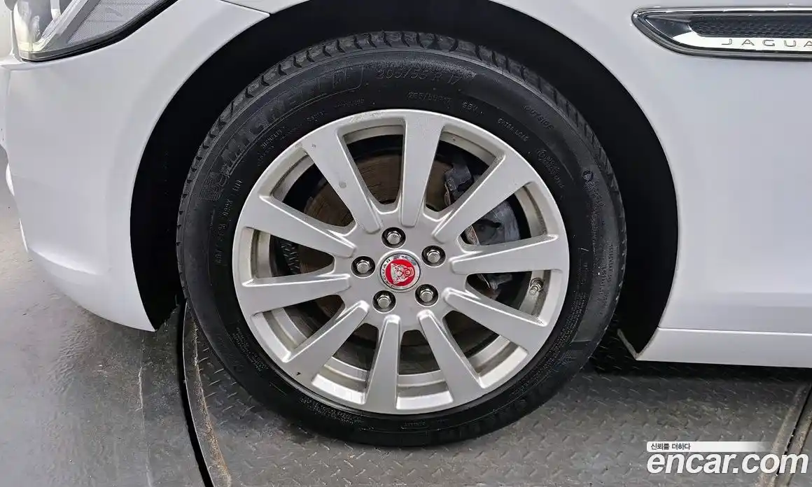 Jaguar XE 2017 2.0 гидро в Москве № 256088, фото 5