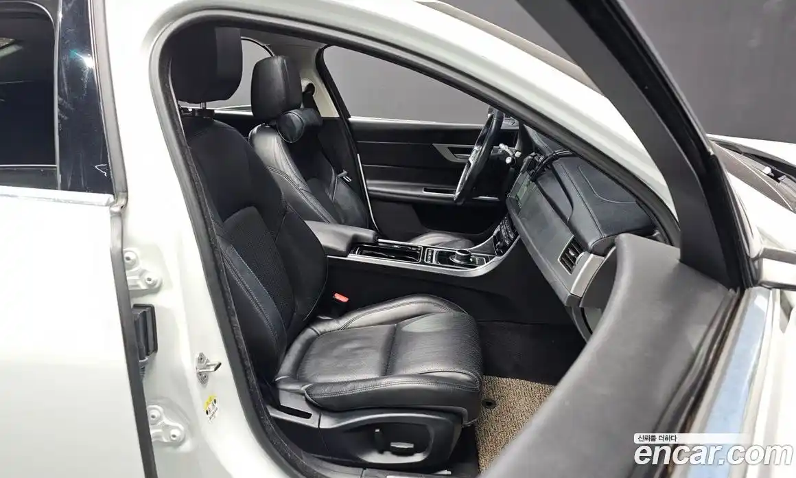 Jaguar XF 2018 2.0 гидро в Москве № 256096, фото 11