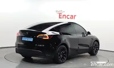 Tesla Model Y, 2024