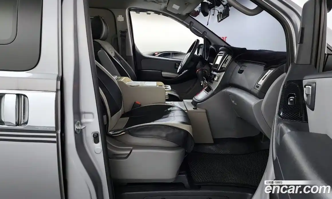 Hyundai Starex 2016 2.5 Автомат в Москве № 1342265, фото 11