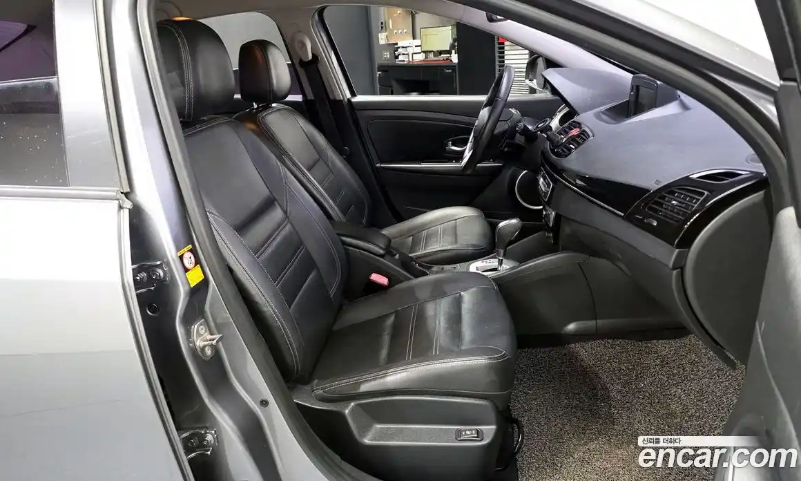 Renault SM3 2015 1.6 гидро в Москве № 1346510, фото 11