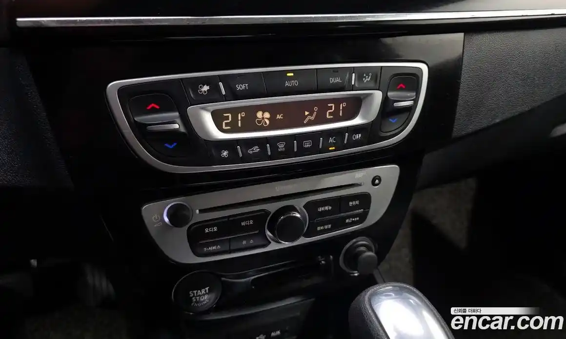 Renault SM3 2015 1.6 гидро в Москве № 1346510, фото 16