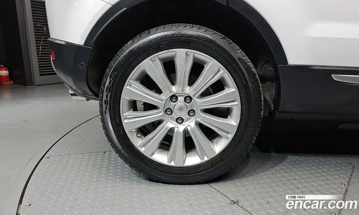 Land Rover Range-Rover Evoque 2016 2.0 гидро в Москве № 1349539, фото 5
