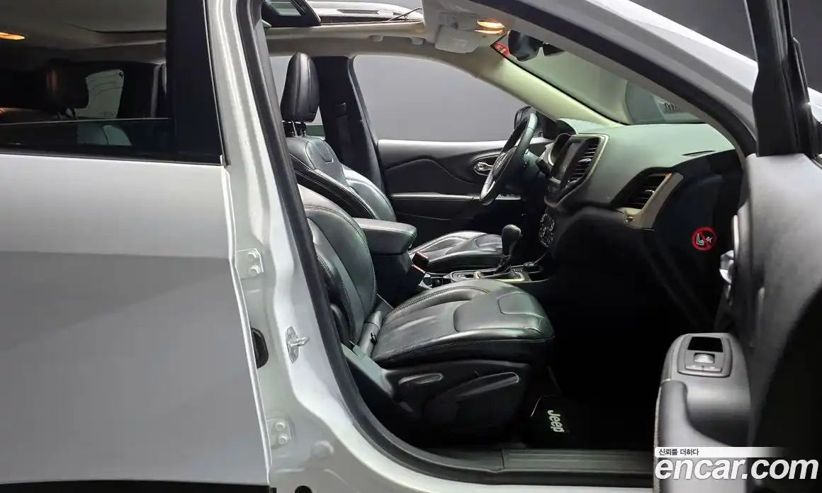Jeep Cherokee 2016 2.2 гидро в Москве № 1350612, фото 11