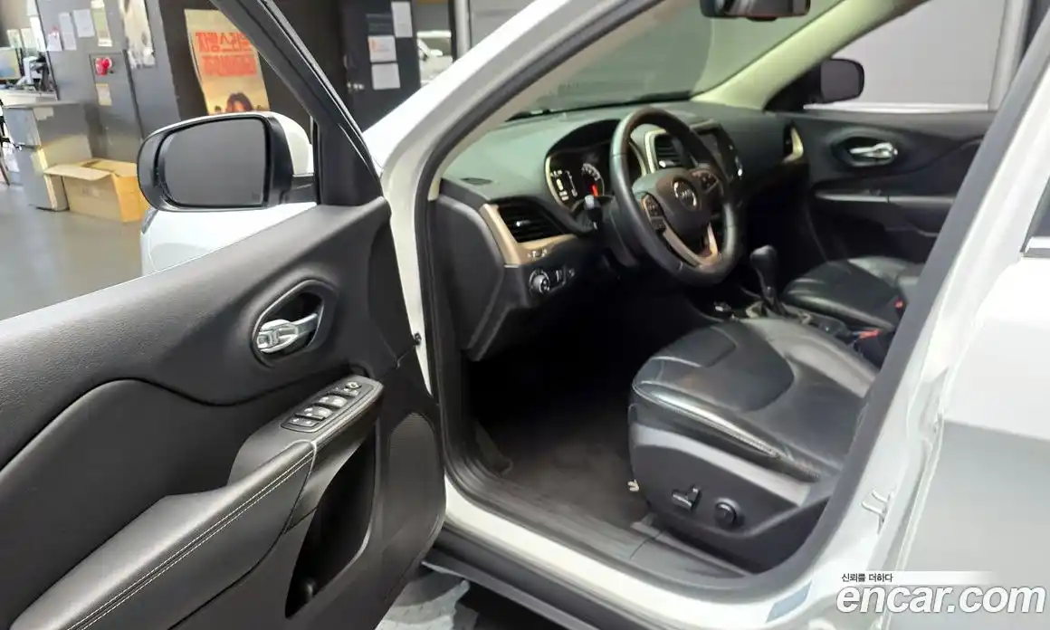 Jeep Cherokee 2016 2.2 гидро в Москве № 1350612, фото 10