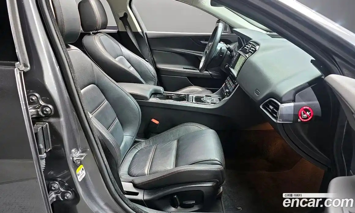 Jaguar XE 2016 2.0 гидро в Москве № 1351119, фото 11