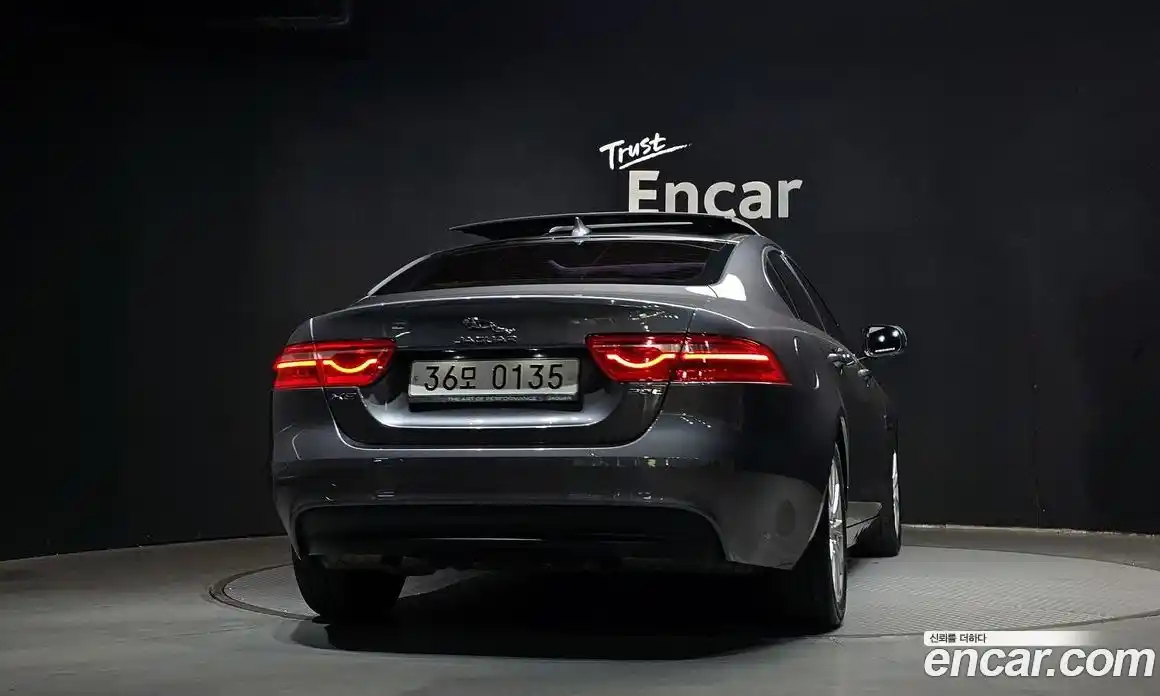 Jaguar XE 2016 2.0 гидро в Москве № 1351119, фото 4