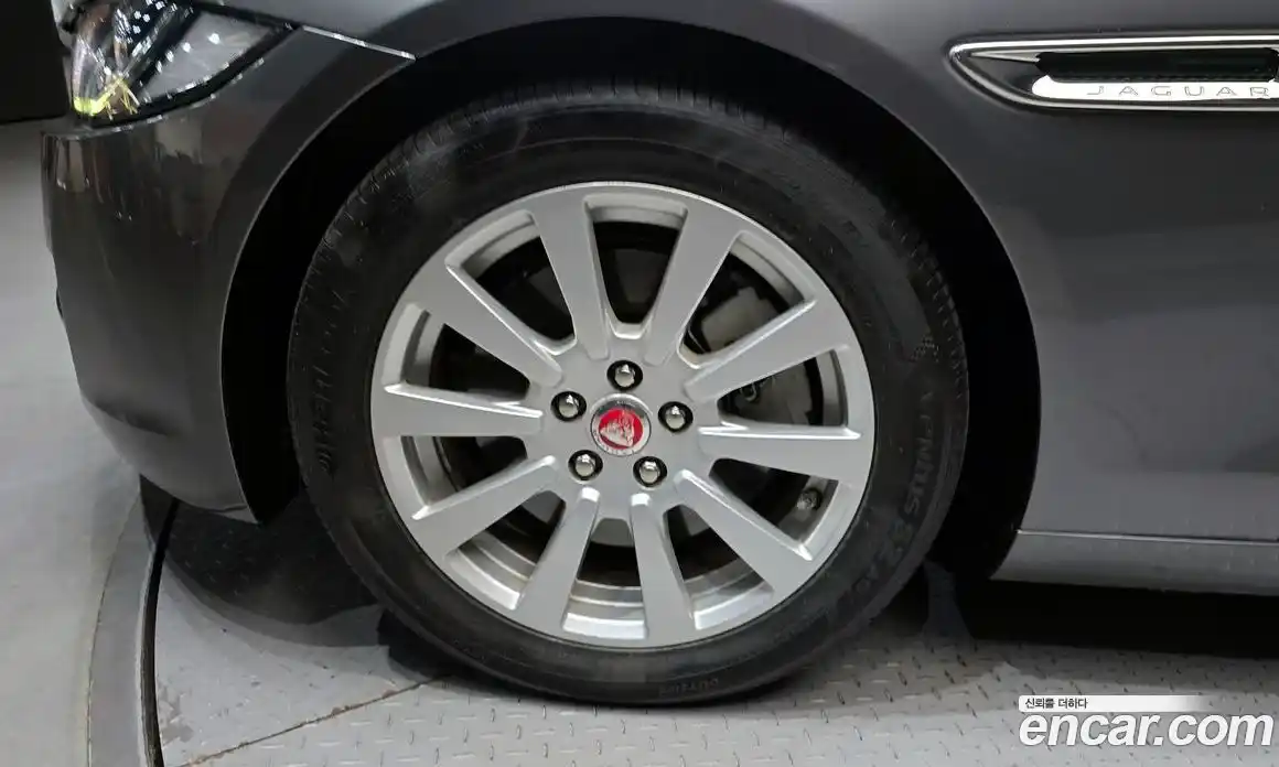 Jaguar XE 2016 2.0 гидро в Москве № 1351119, фото 5