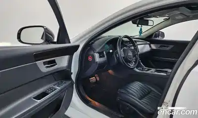 Jaguar XF 2017 2.0 гидро в Москве № 1351139, миниатюра 10