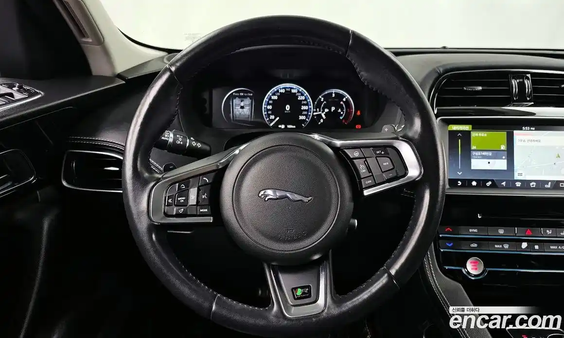 Jaguar F-Pace 2017 2.0 гидро в Москве № 1351140, фото 13