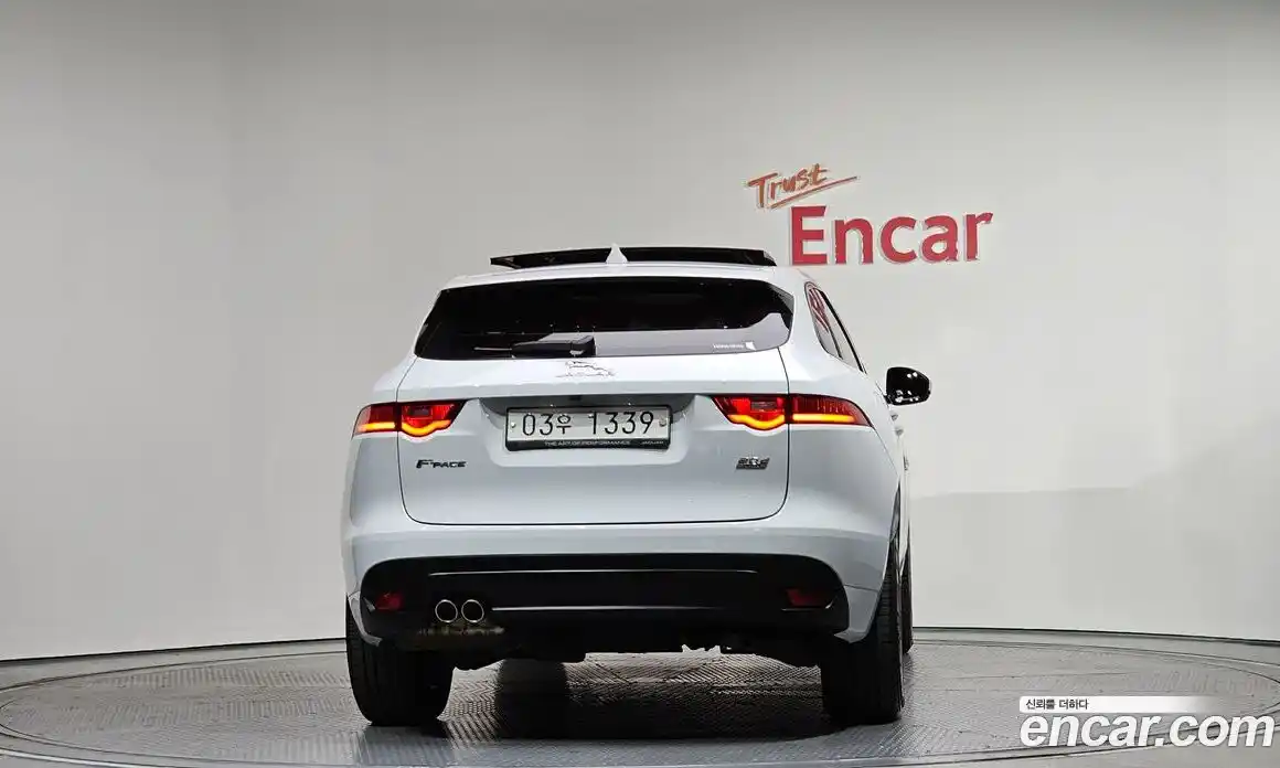 Jaguar F-Pace 2017 2.0 гидро в Москве № 1351140, фото 4