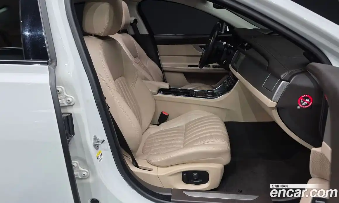 Jaguar XF 2016 2.0 гидро в Москве № 1351141, фото 11