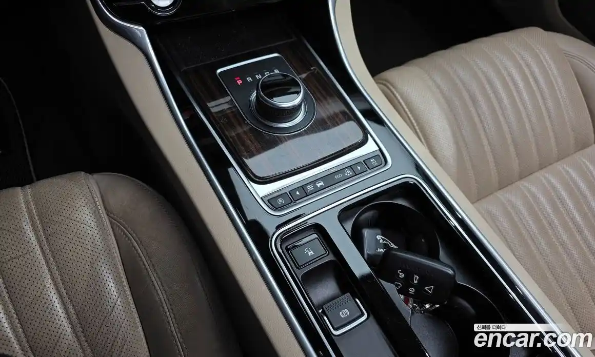 Jaguar XF 2016 2.0 гидро в Москве № 1351141, фото 9