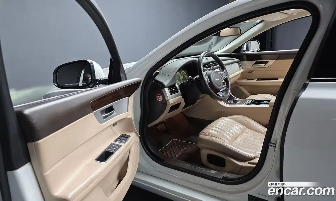 Jaguar XF 2016 2.0 гидро в Москве № 1351141, фото 10
