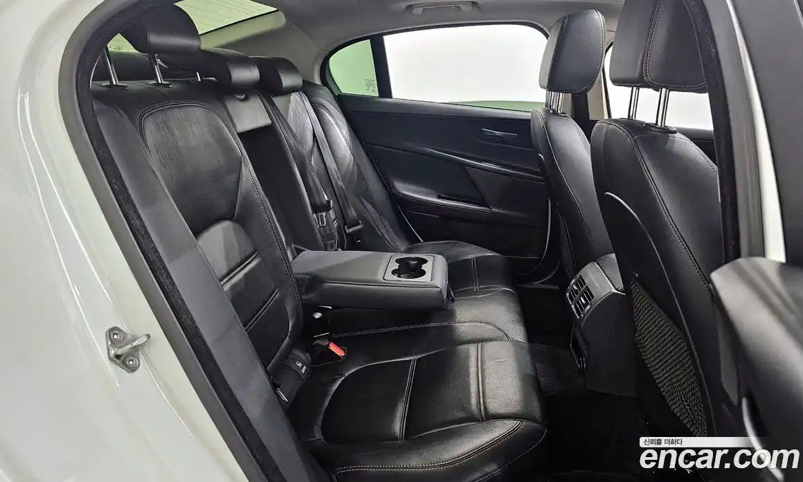 Jaguar XE 2016 2.0 гидро в Москве № 1351143, фото 11
