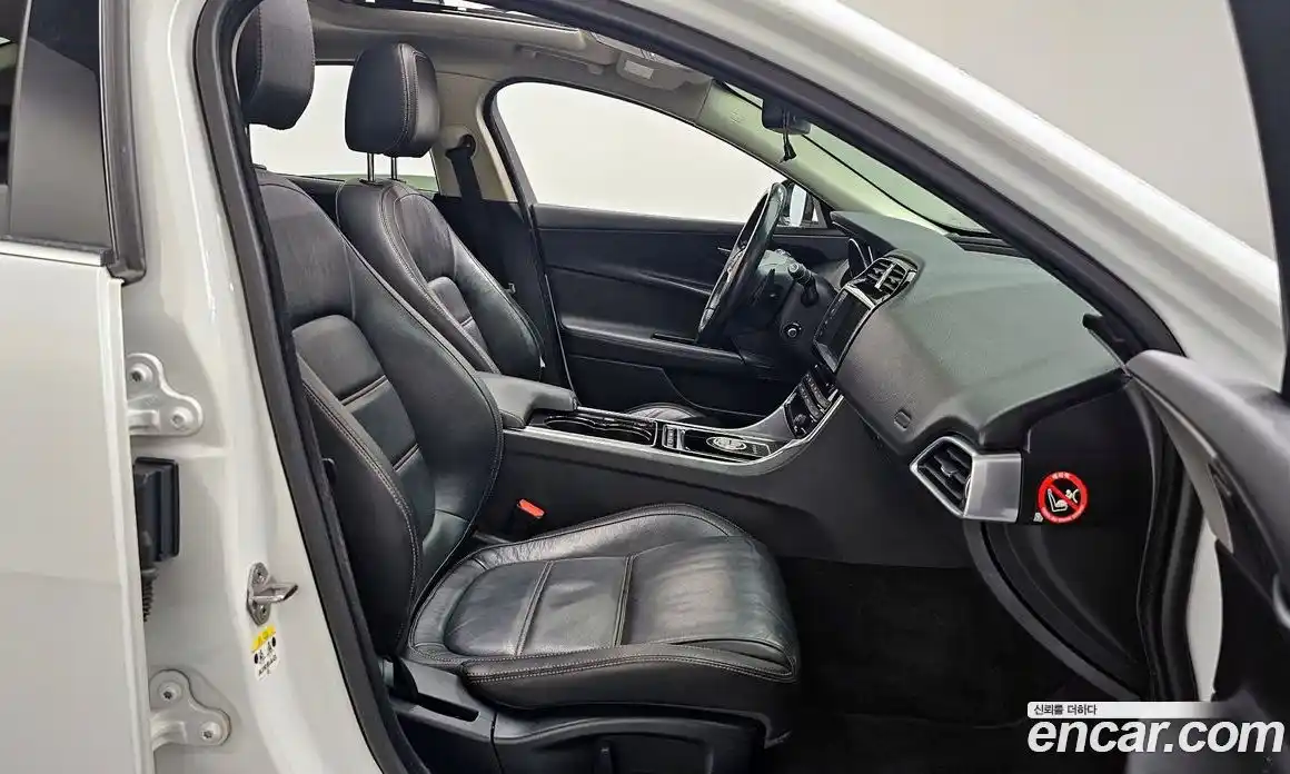 Jaguar XE 2016 2.0 гидро в Москве № 1351143, фото 12
