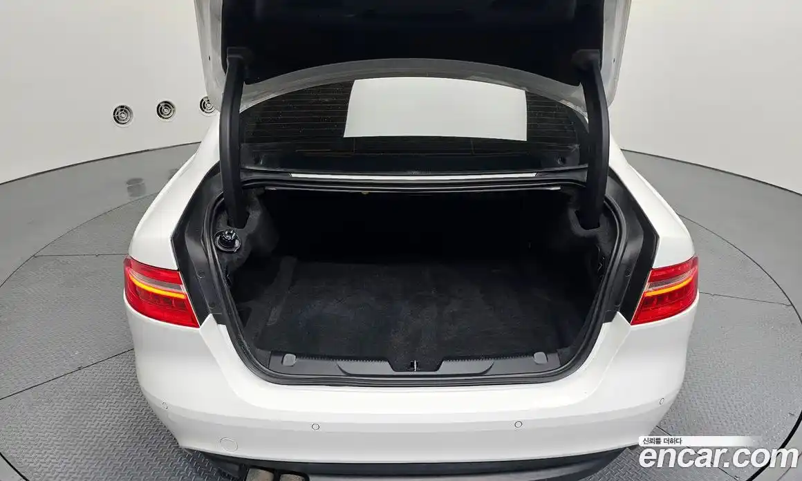 Jaguar XE 2016 2.0 гидро в Москве № 1351143, фото 20