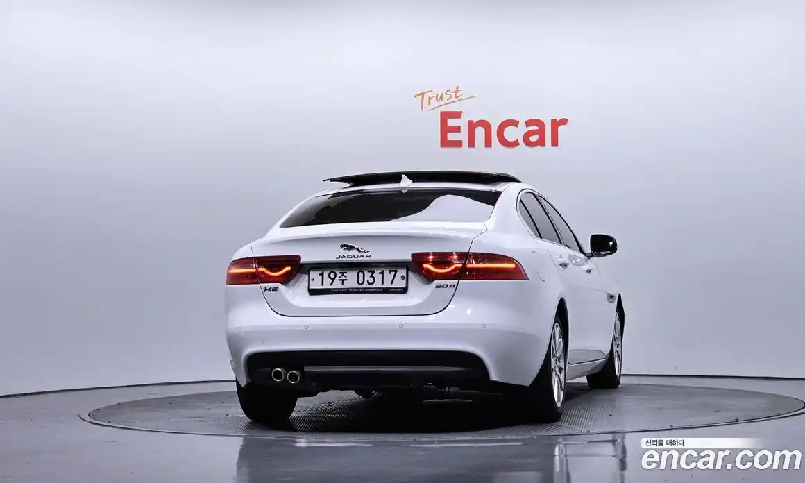 Jaguar XE 2016 2.0 гидро в Москве № 1351143, фото 4