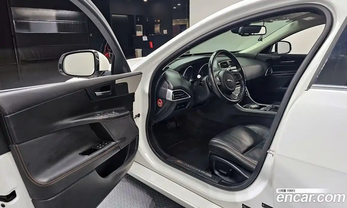 Jaguar XE 2016 2.0 гидро в Москве № 1351143, фото 10
