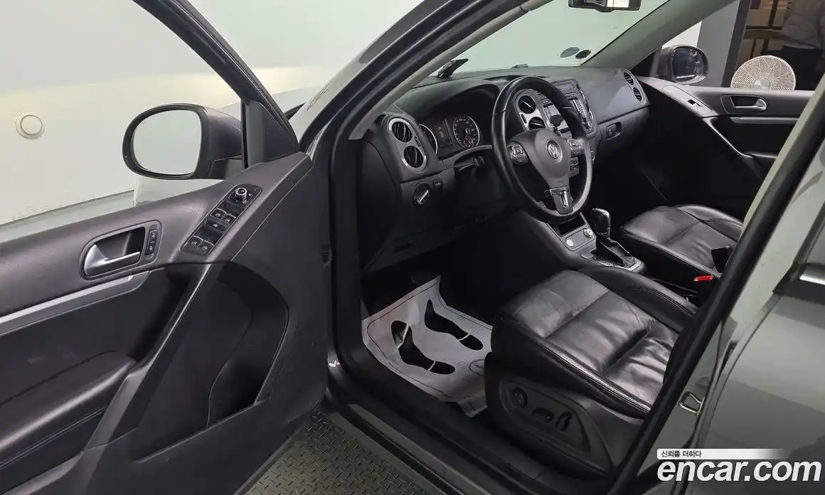Volkswagen Tiguan 2012 2.0 гидро в Москве № 1350475, фото 11