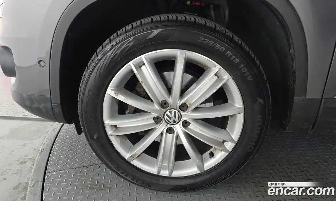 Volkswagen Tiguan 2012 2.0 гидро в Москве № 1350475, фото 5