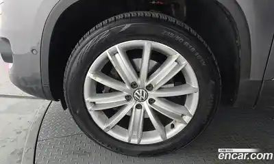 Volkswagen Tiguan 2012 2.0 гидро в Москве № 1350475, миниатюра 5