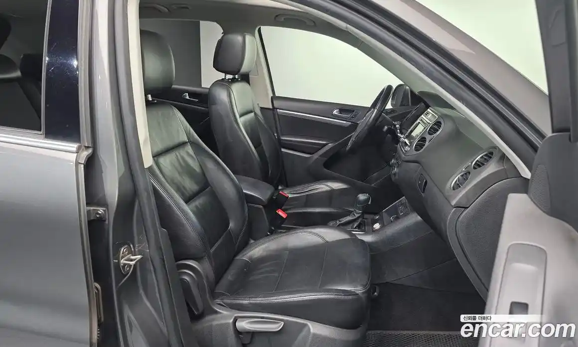Volkswagen Tiguan 2012 2.0 гидро в Москве № 1350475, фото 10