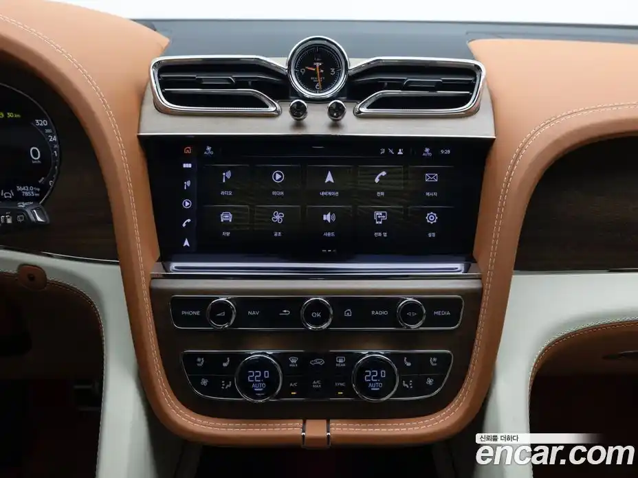 Bentley Bentayga 2024 4.0 гидро в Москве № 1351400, фото 11