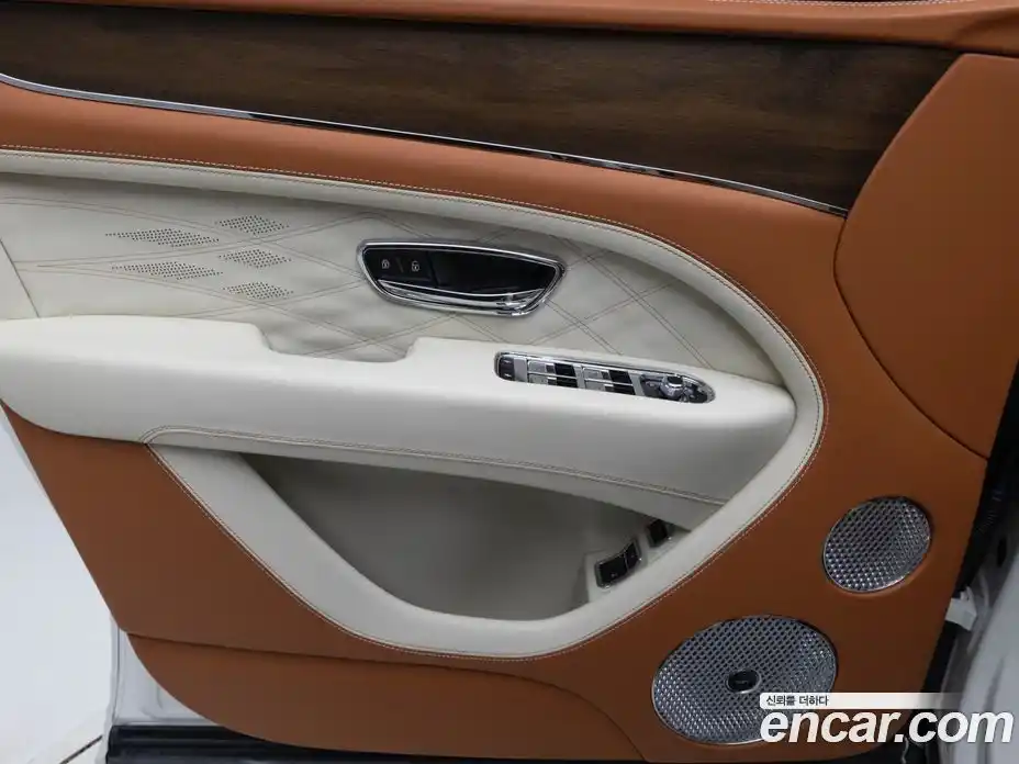 Bentley Bentayga 2024 4.0 гидро в Москве № 1351400, фото 13