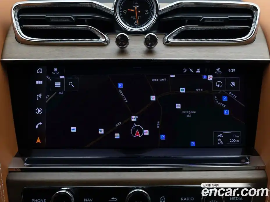 Bentley Bentayga 2024 4.0 гидро в Москве № 1351400, фото 17