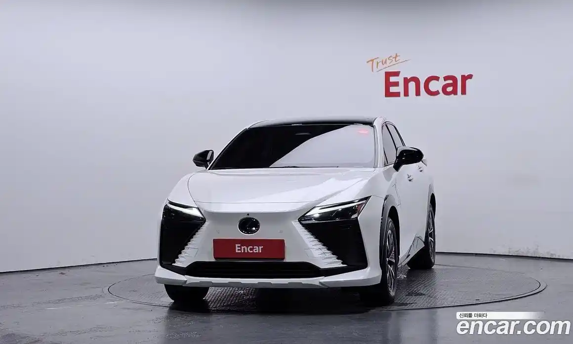 Lexus RZ 2023 0.2 гидро в Москве № 198880, фото 3