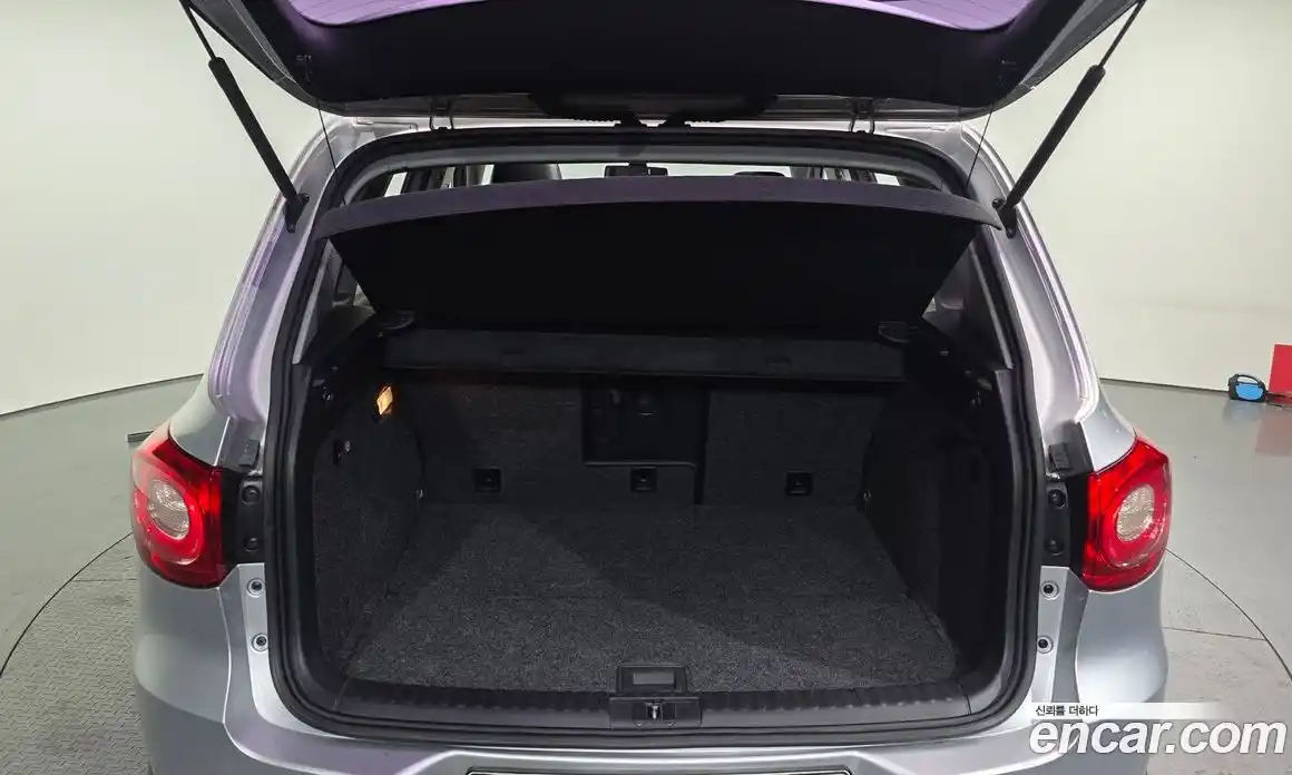 Volkswagen Tiguan 2010 2.0 гидро в Москве № 1405624, фото 20