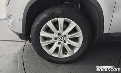 Volkswagen Tiguan 2010 2.0 гидро в Москве № 1405624, миниатюра 5