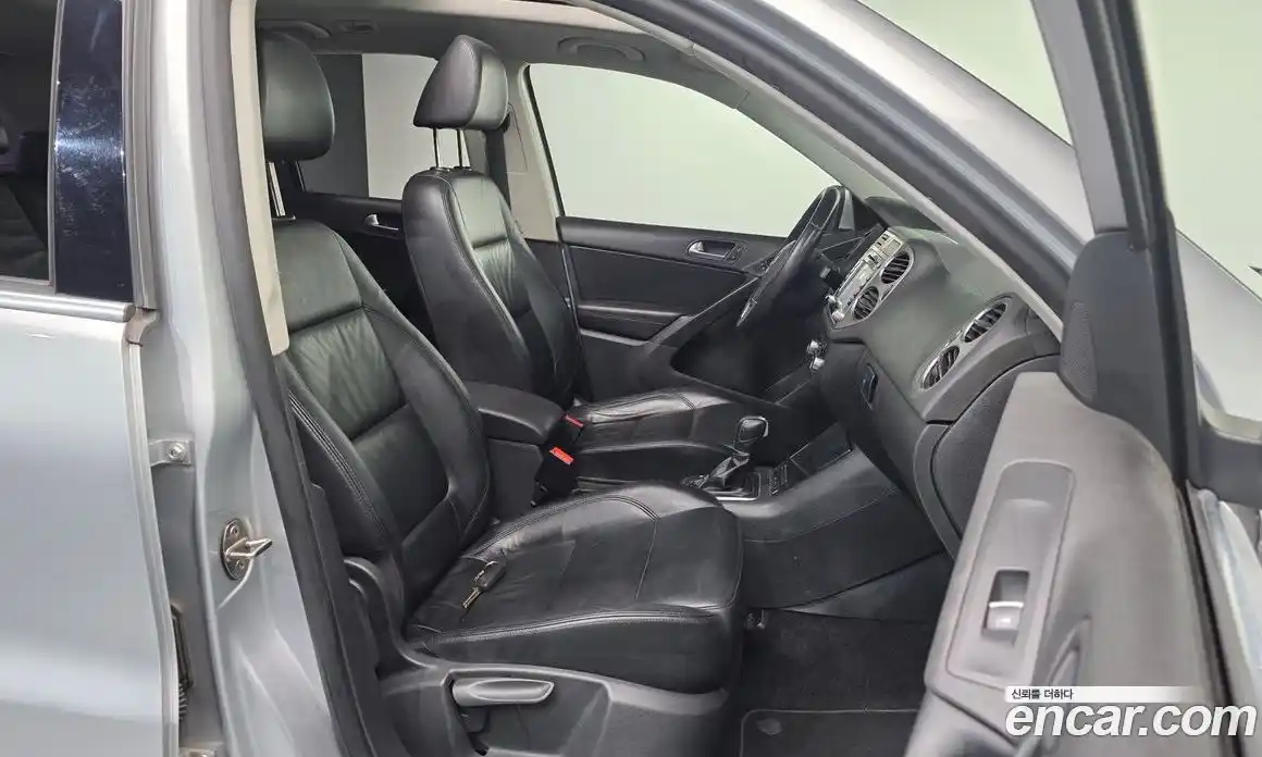 Volkswagen Tiguan 2010 2.0 гидро в Москве № 1405624, фото 10