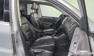 Volkswagen Tiguan 2010 2.0 гидро в Москве № 1405624, миниатюра 10