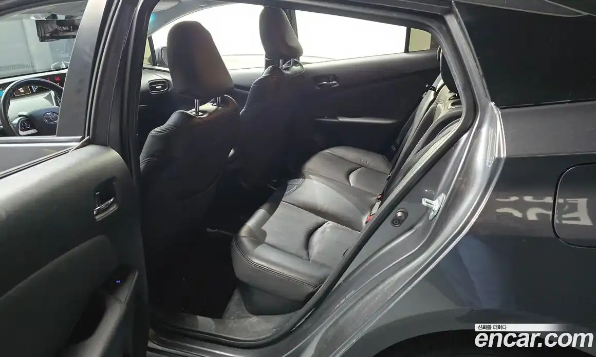 Toyota Prius 2018 1.8 гидро в Москве № 1424541, фото 11