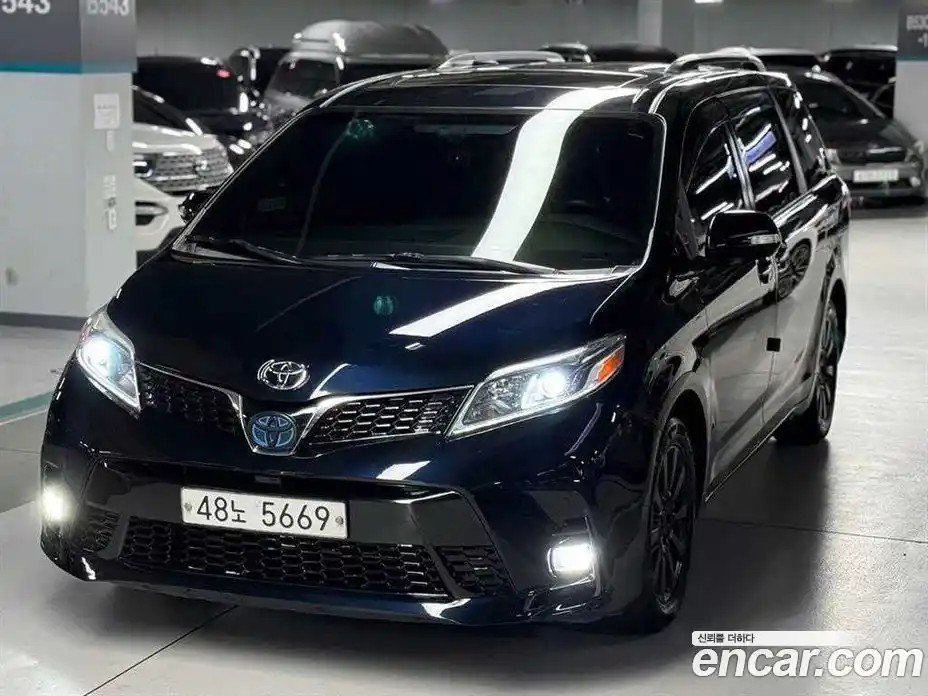 Toyota Sienna 2017 3.5 гидро в Москве № 170372, фото 3