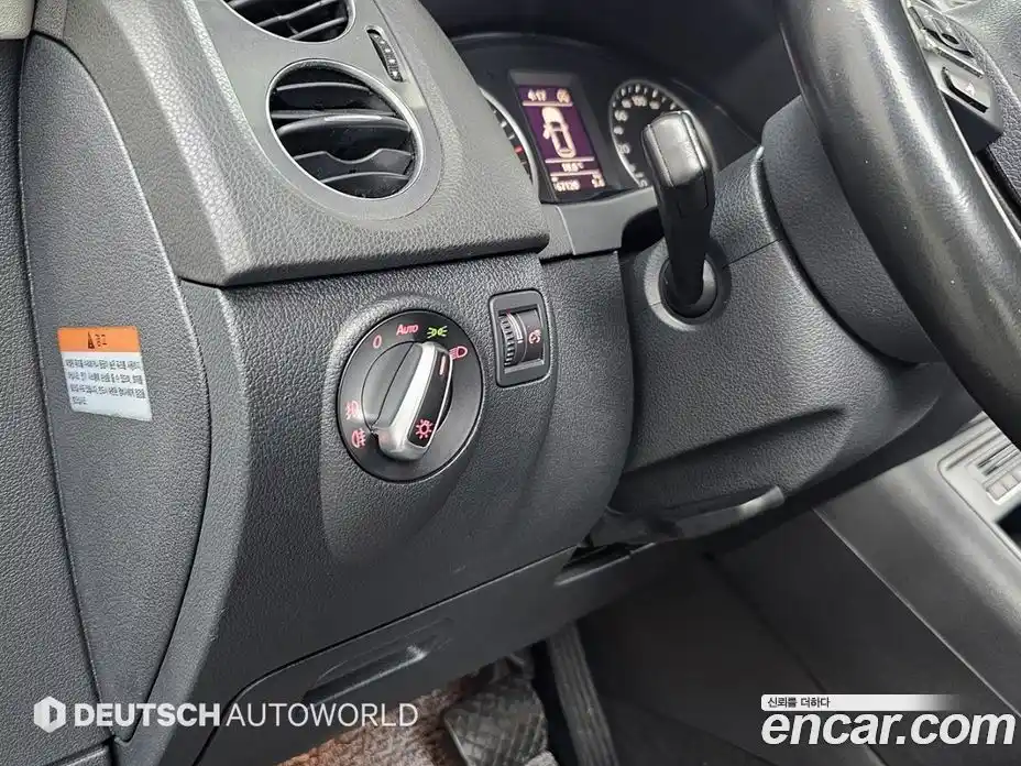 Volkswagen Tiguan 2015 2.0 гидро в Москве № 199313, фото 16