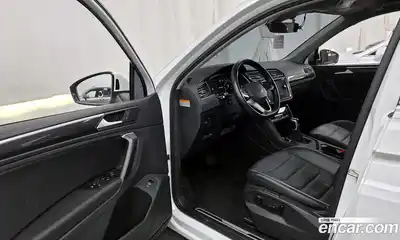 Volkswagen Tiguan 2022 2.0 гидро в Москве № 214972, миниатюра 10