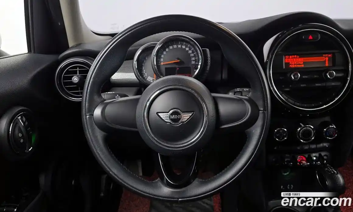 Mini Cooper 2016 1.5 гидро в Москве № 1013987, фото 13