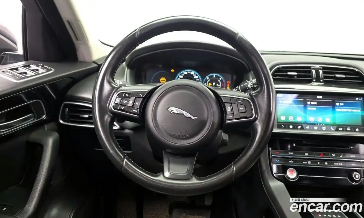 Jaguar F-Pace 2016 2.0 гидро в Москве № 1404536, фото 12