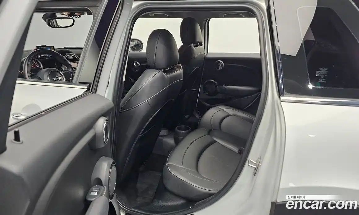 Mini Cooper 2015 1.5 гидро в Москве № 1405248, фото 12