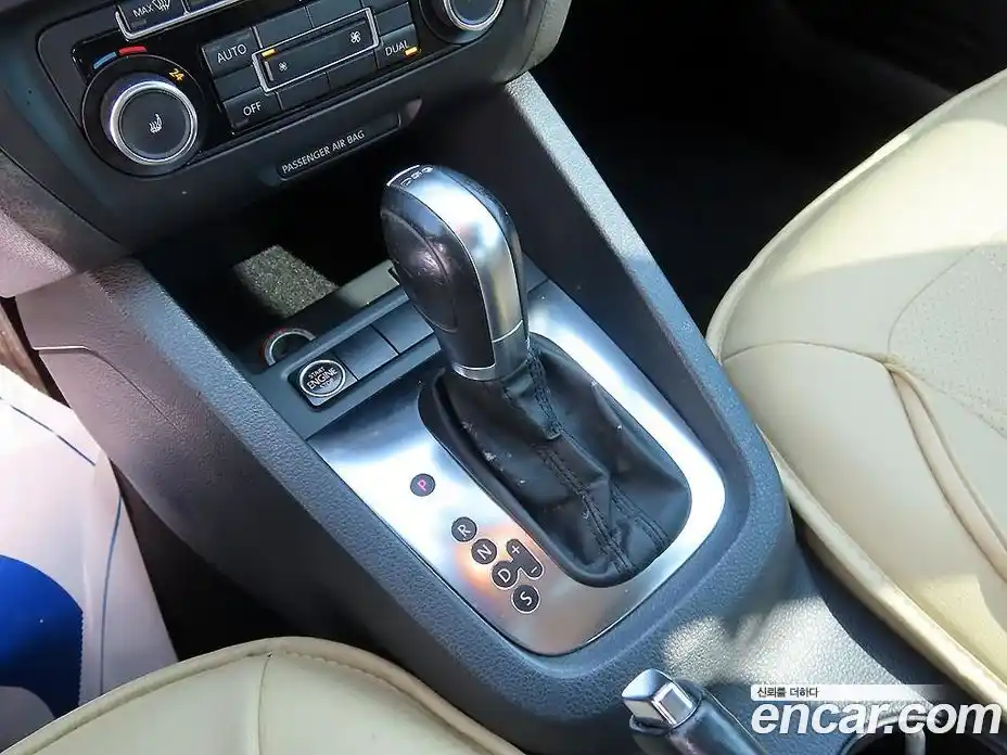 Volkswagen Jetta 2011 2.0 гидро в Москве № 1405698, фото 10