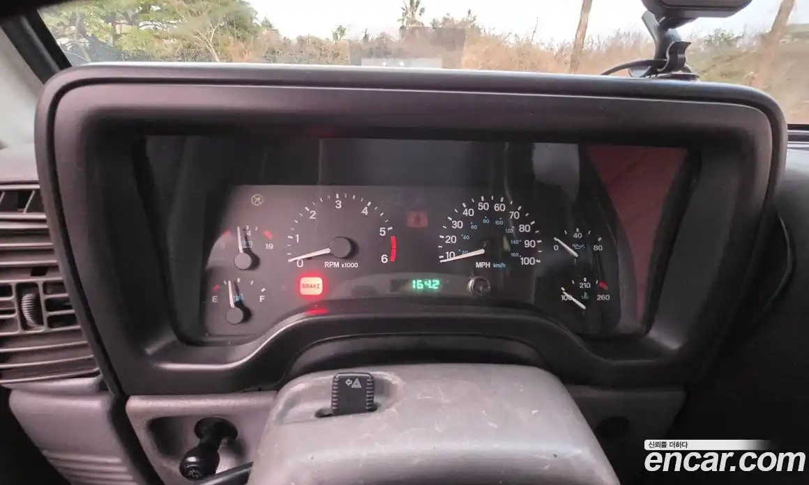 Jeep Wrangler 1997 2.5 механика в Москве № 1405886, фото 13