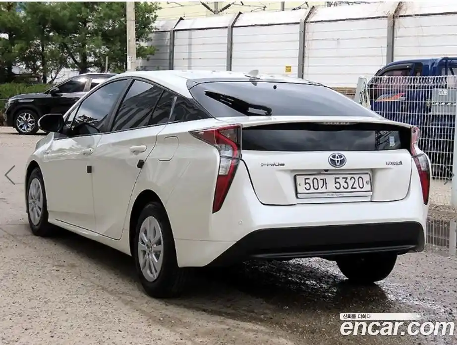 Toyota Prius 2017 1.8 гидро в Москве № 1406012, фото 3