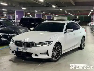 BMW 3-Series 320i Luxury