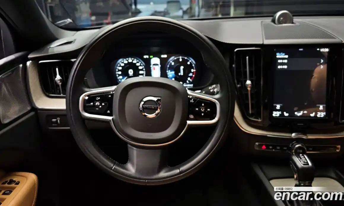 Volvo XC60 2018 2.0 гидро в Москве № 164410, фото 13